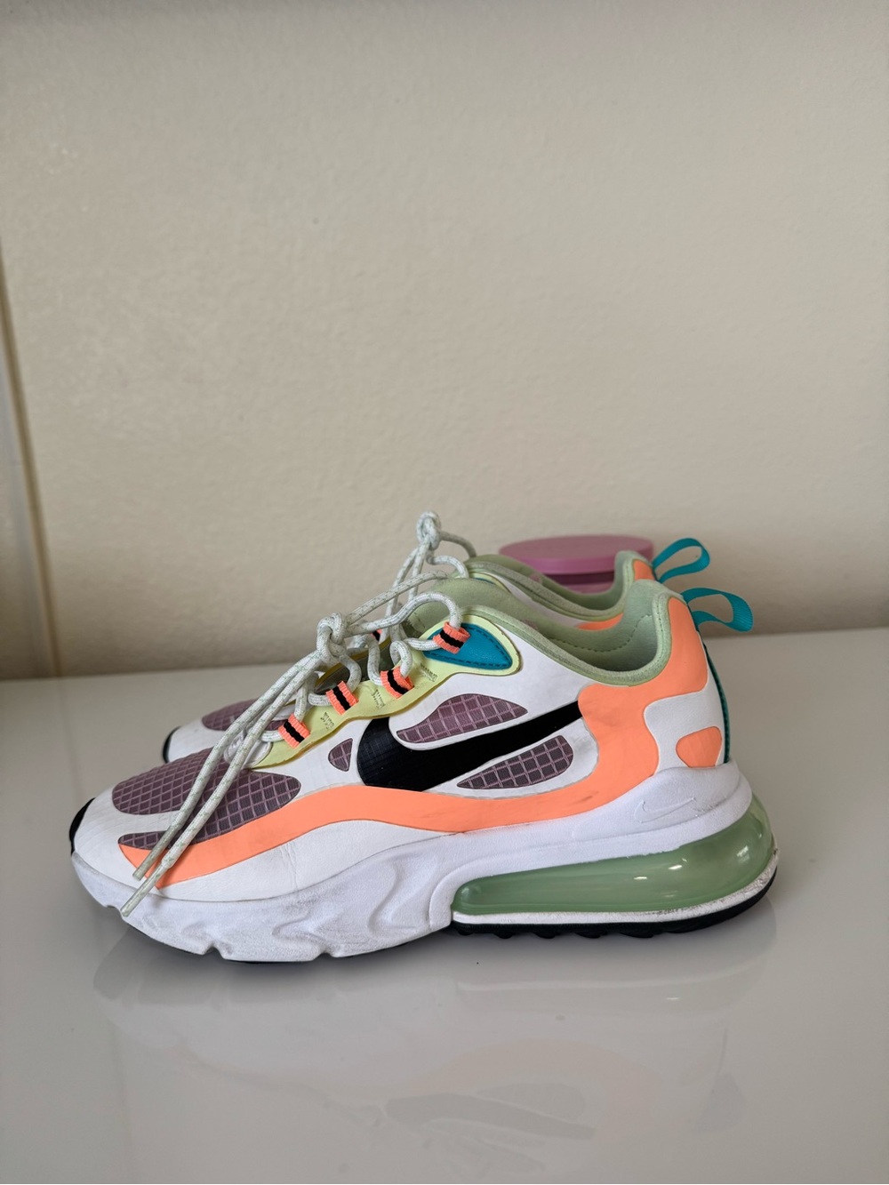 Nike AirMax 270 - Picture 2 of 6